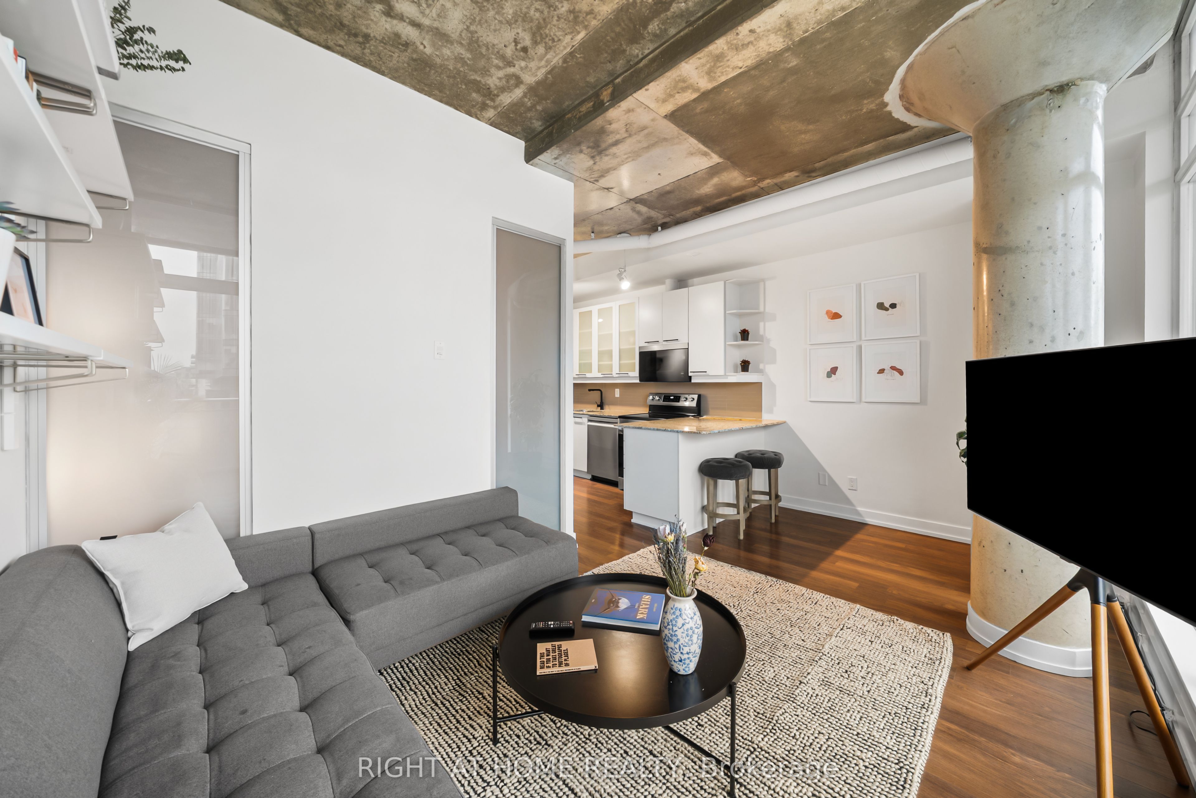 Additional image 4 of 807-66 Portland Street, Toronto, ON, M5V 2M6