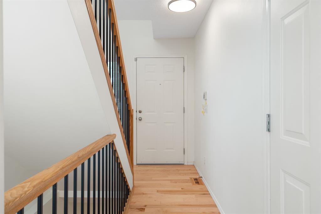 10 Eversyde Court SW, Calgary, AB, T2Y 4S4 photo 3