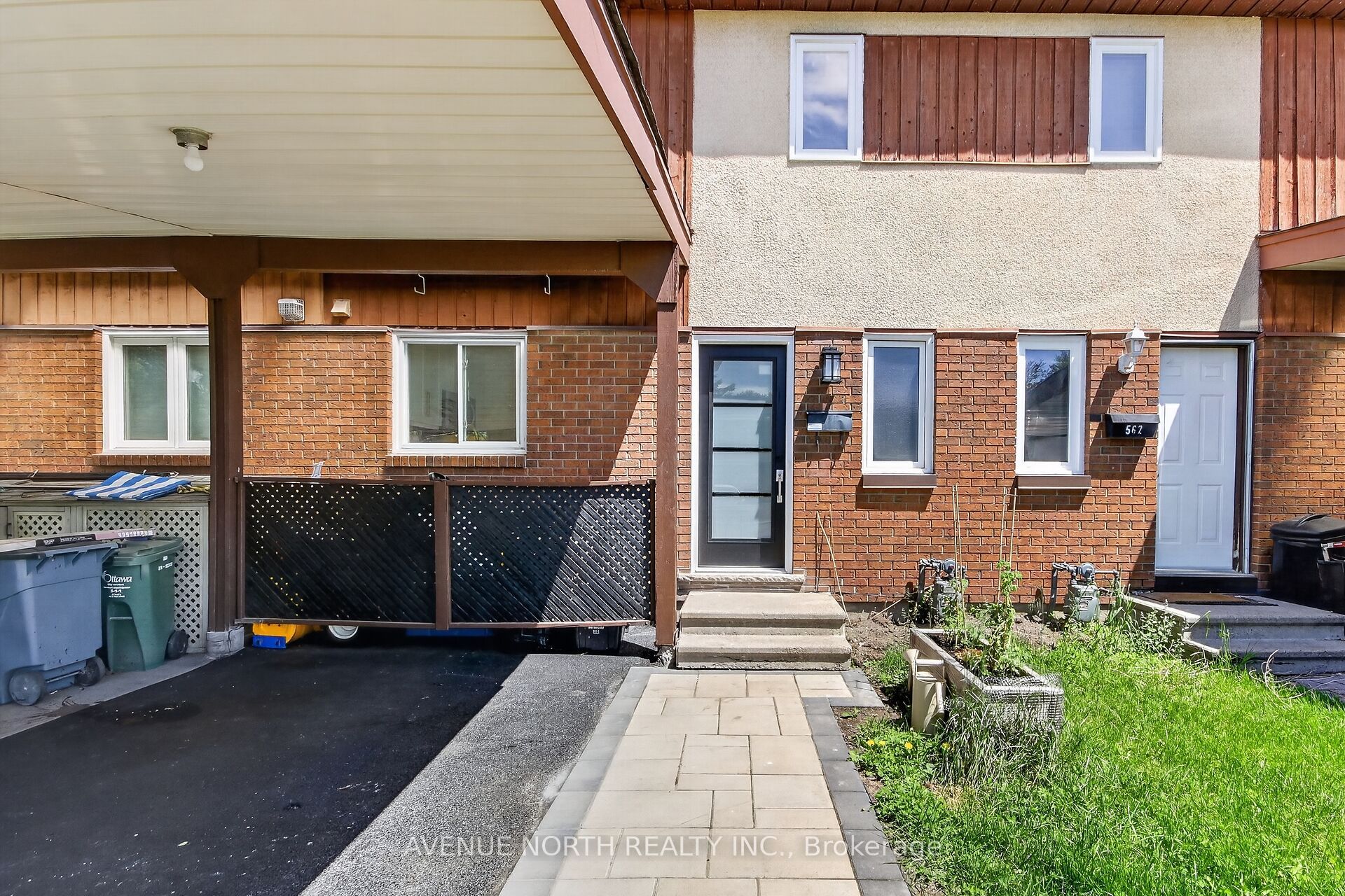 564 Seyton Drive, Ottawa, ON, K2H 9B2 photo 2