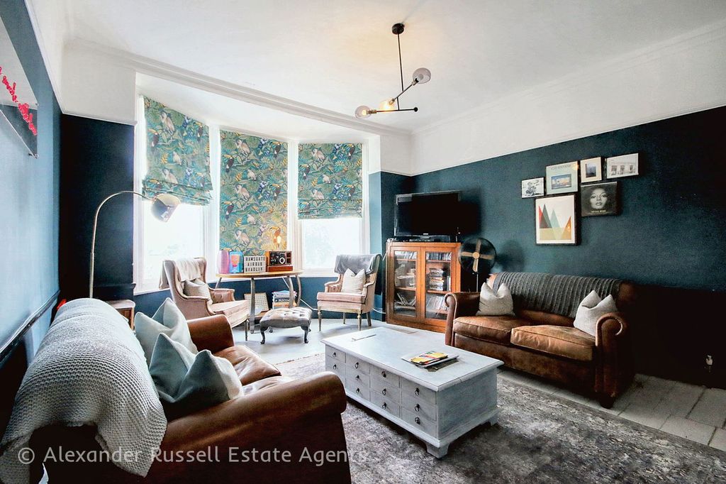 2 bed flat for saleAlbion Hill, Ramsgate CT11 photo 2