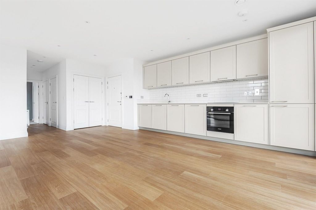 Additional image 5 of 2 bed flat for saleCarraway Street, Reading RG1