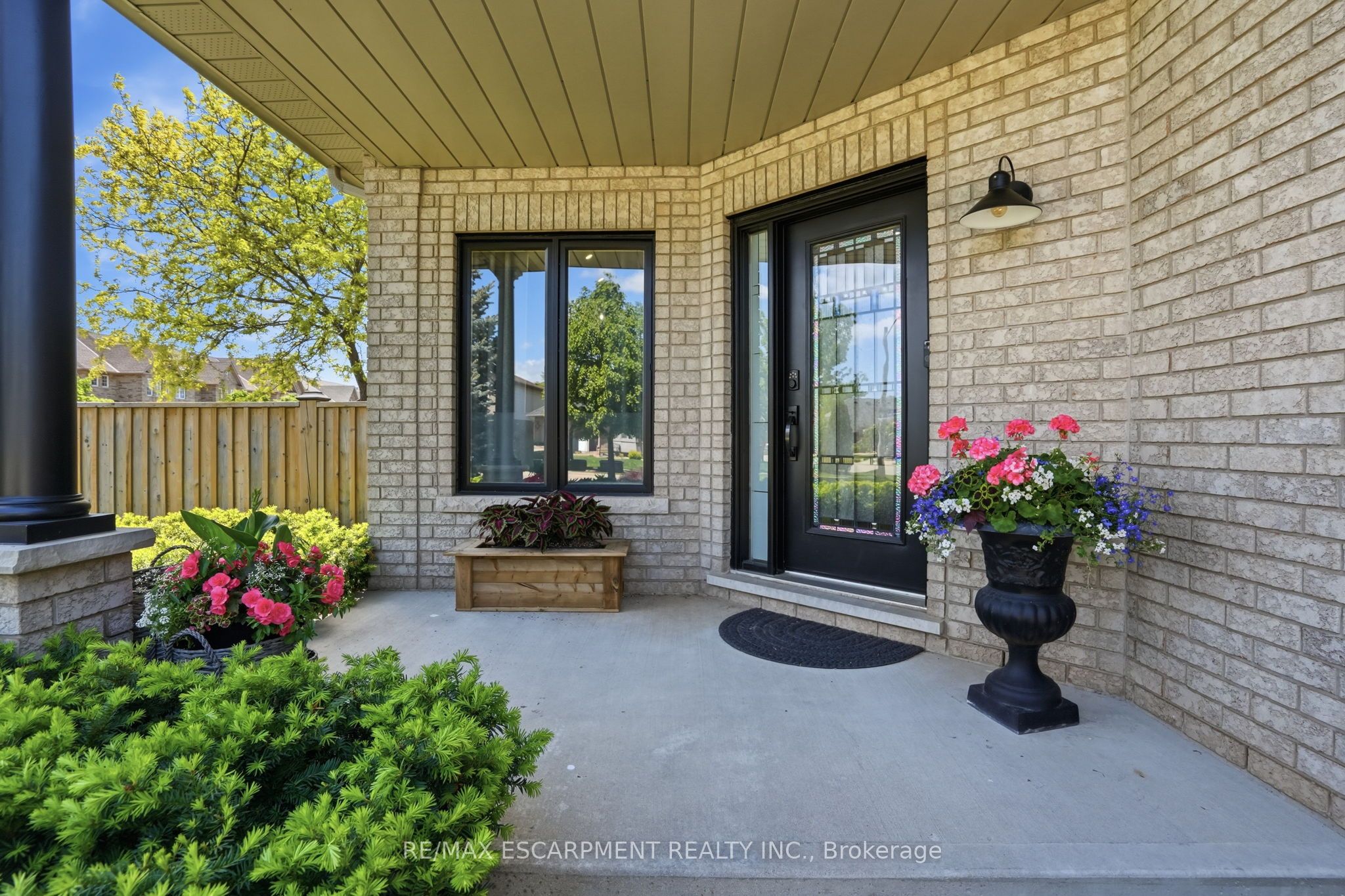 1300 Silvan Forest Drive E, Burlington, ON, L7M 4L2 photo 4