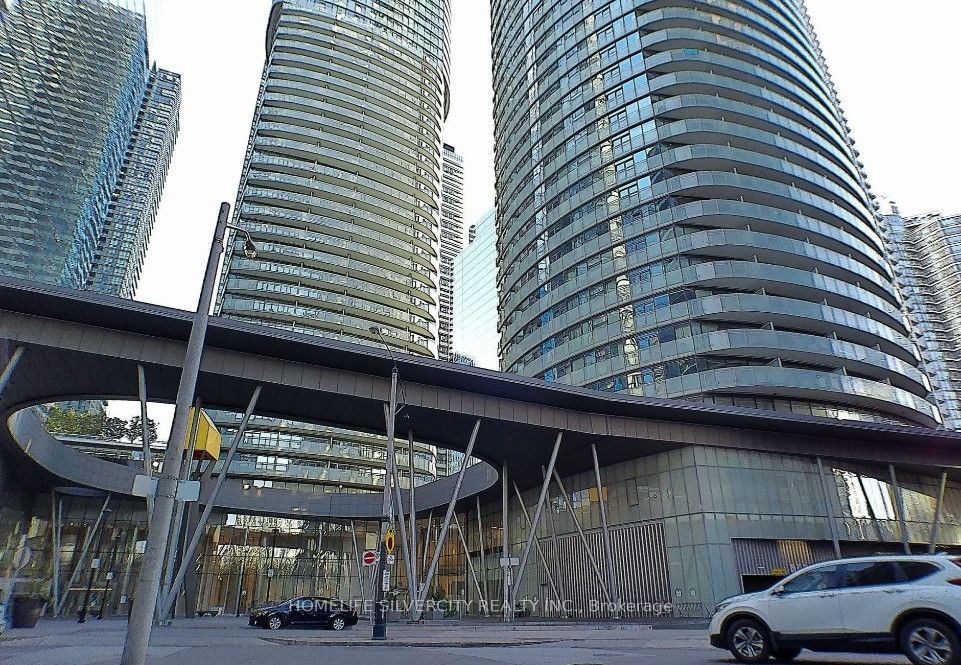 601-12 York Street, Toronto, ON, M5J 0A9