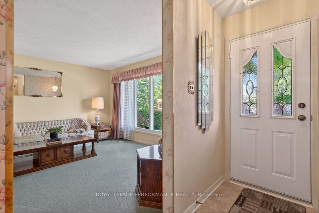 Additional image 4 of 2184 Melfort Street, Ottawa, ON, K1G 1H7