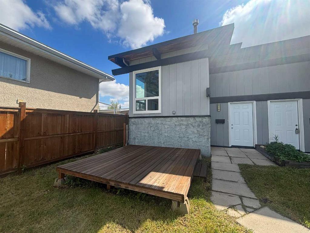 92A Queen Isabella Close SE, Calgary, AB, T2J3R1 photo 3