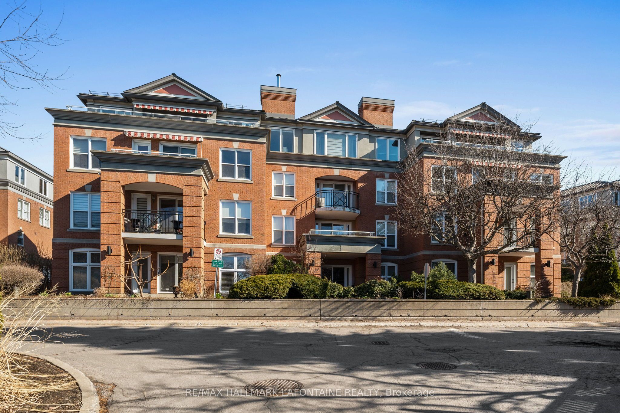 101-21 Durham Private, Ottawa, ON, K1M 2G1