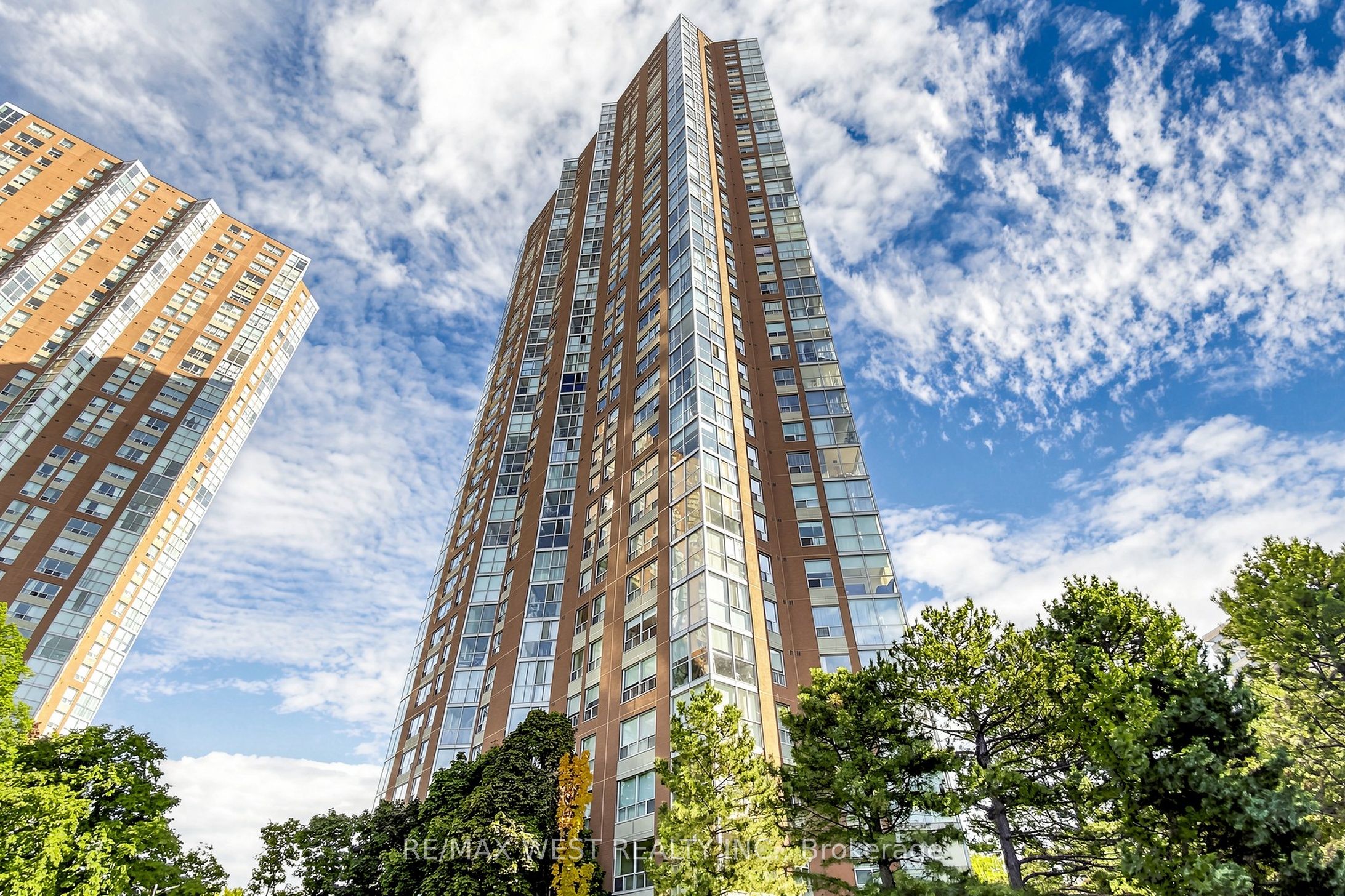 1302-5 Concorde Place, Toronto, ON, M3C 3M8