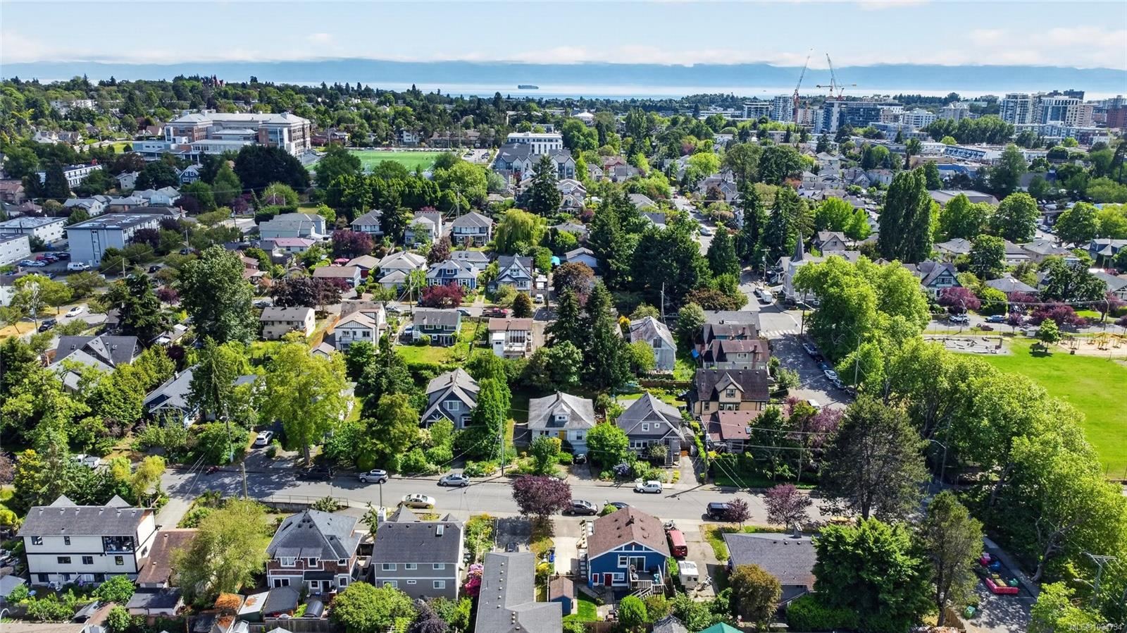 1215 Queens Avenue, Victoria, BC, V8T 1N1