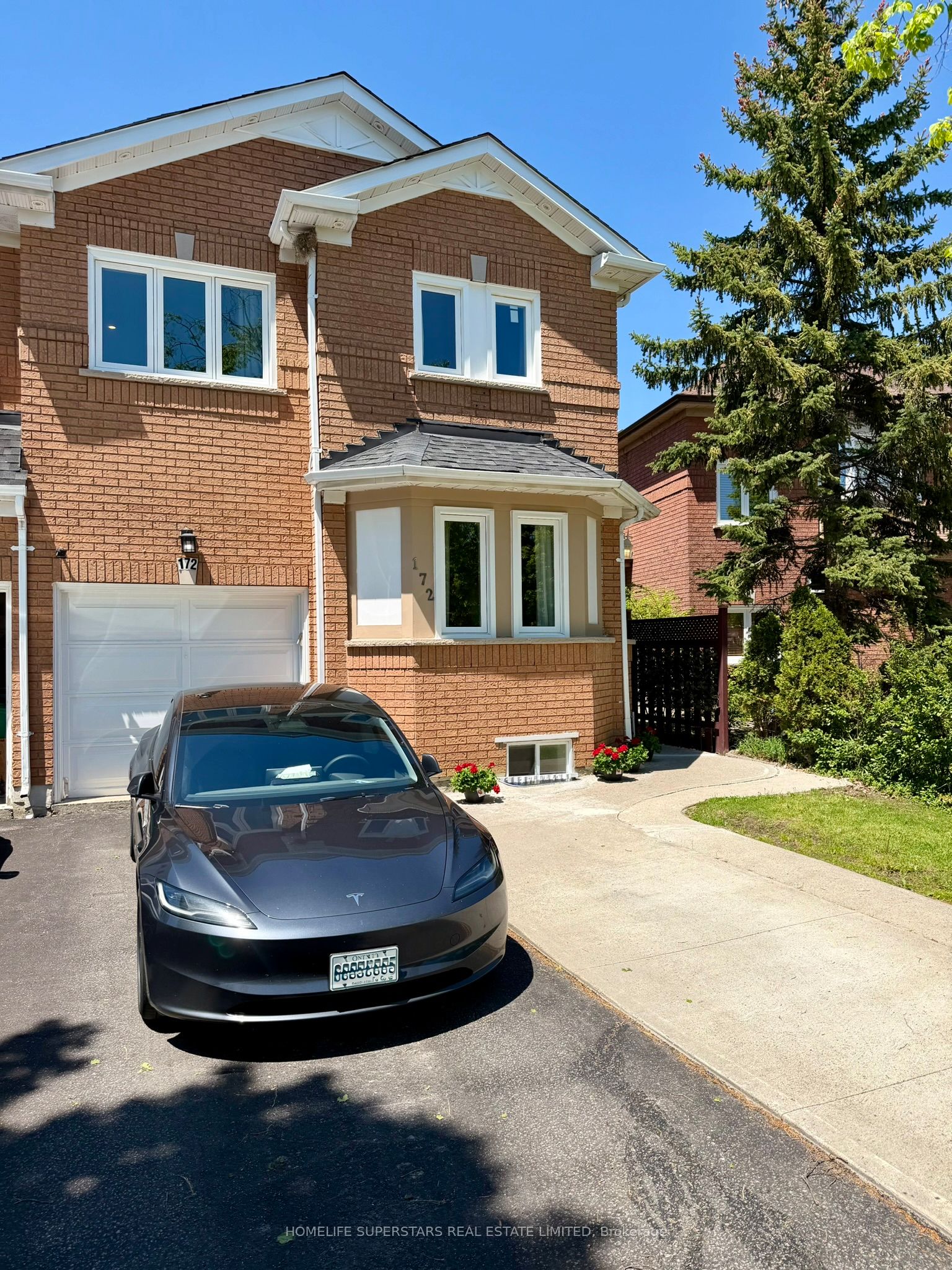 172 Rainforest Drive N, Brampton, ON, L6R 1A4 photo 2
