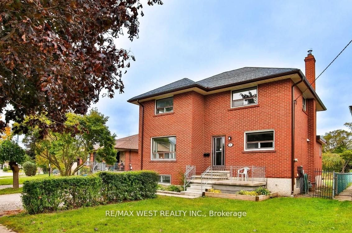 16 Upwood Avenue, Toronto, ON, M6L 3A5