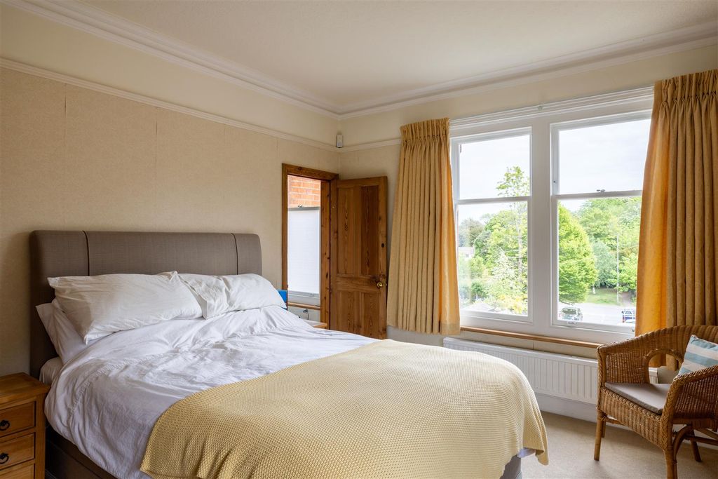 Additional image 20 of 4 bed detached house for saleDevon Crescent, Redhill RH1