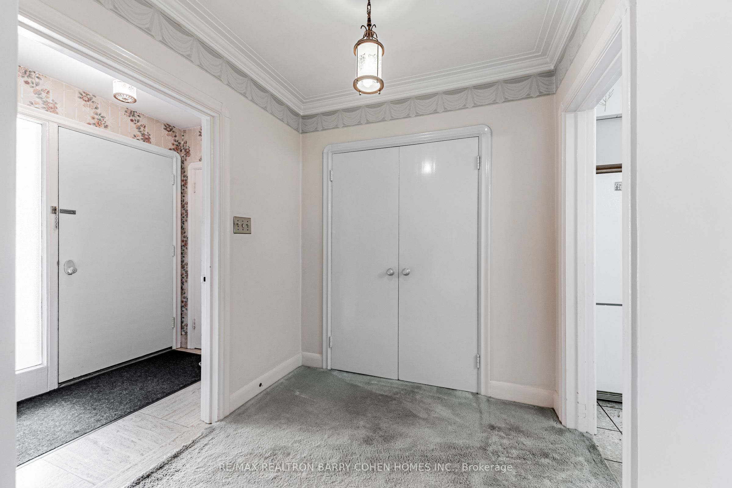 200 Cortleigh Boulevard, Toronto, ON, M5N 1P5 photo 3