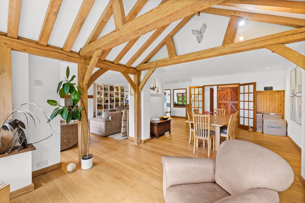 Additional image 6 of 5 bed detached house for saleRef: Gk - Lodge Lane, Redhill RH1