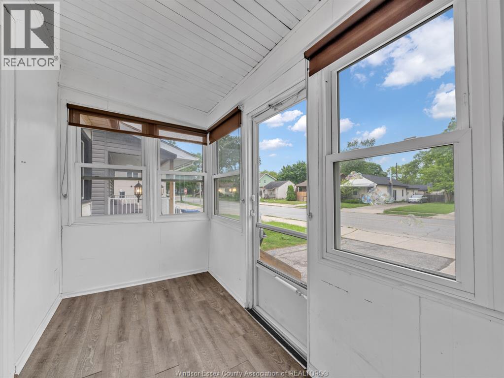 990 Campbell Avenue, Windsor, ON, N9B2J2 photo 3