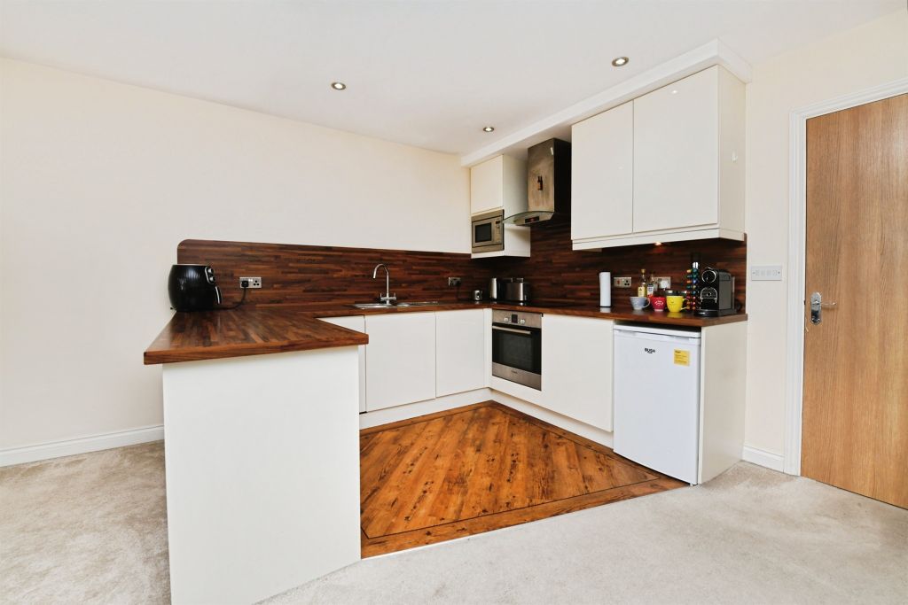 Additional image 7 of 2 bed flat for saleWeir Gardens, Rayleigh SS6