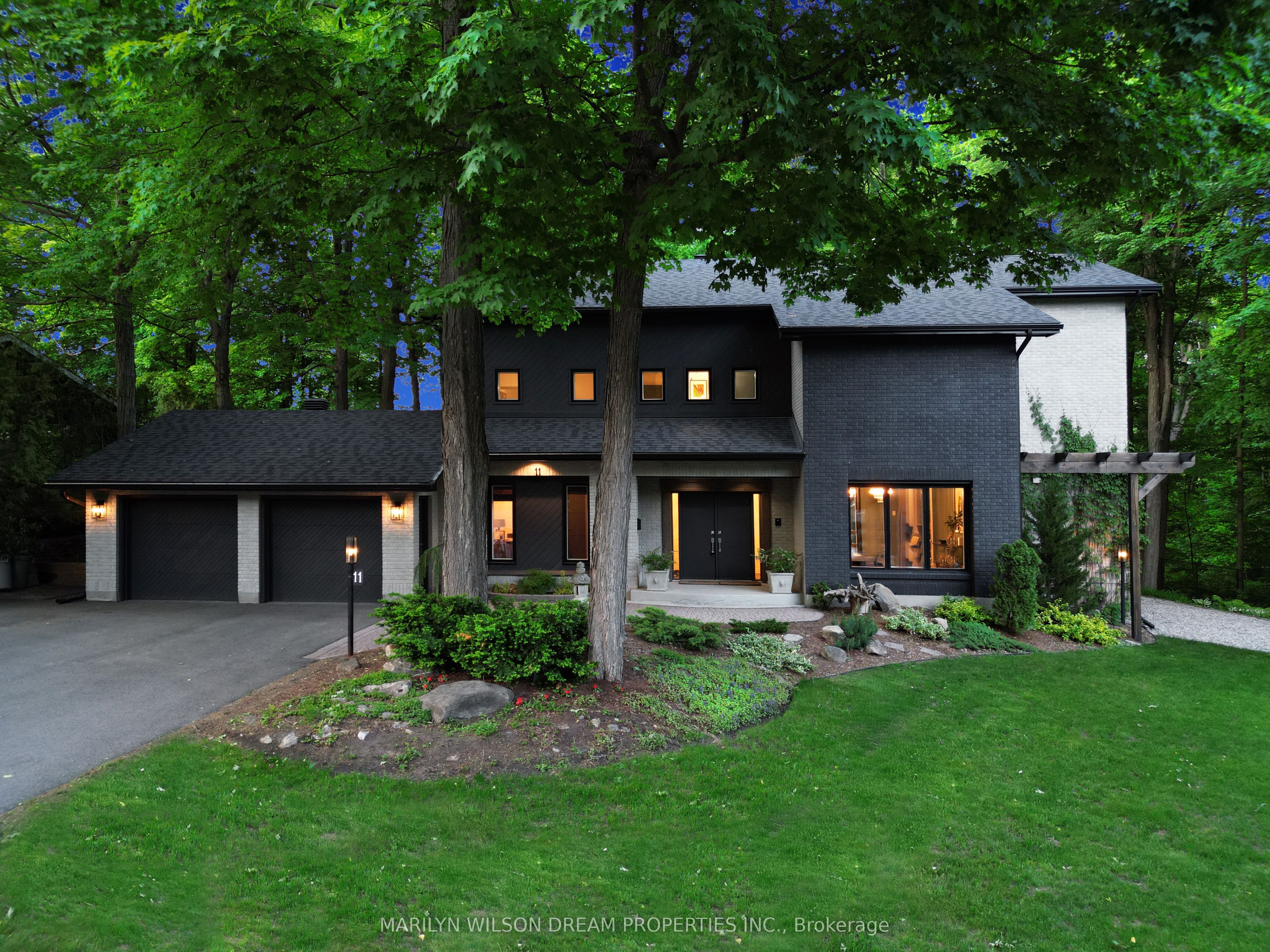 11 Burrows Road, Ottawa, ON, K1J 6E5