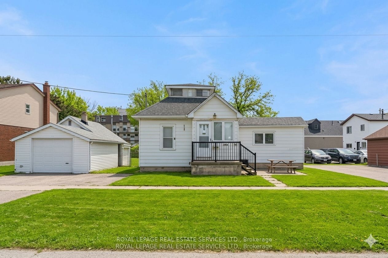 2386 Sovereign Street, Oakville, ON, L6L 1L8