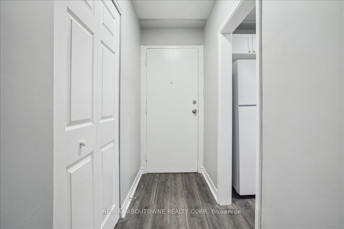 Additional image 4 of 2-2354 Queensway Drive, Burlington, ON, L7R 3T3