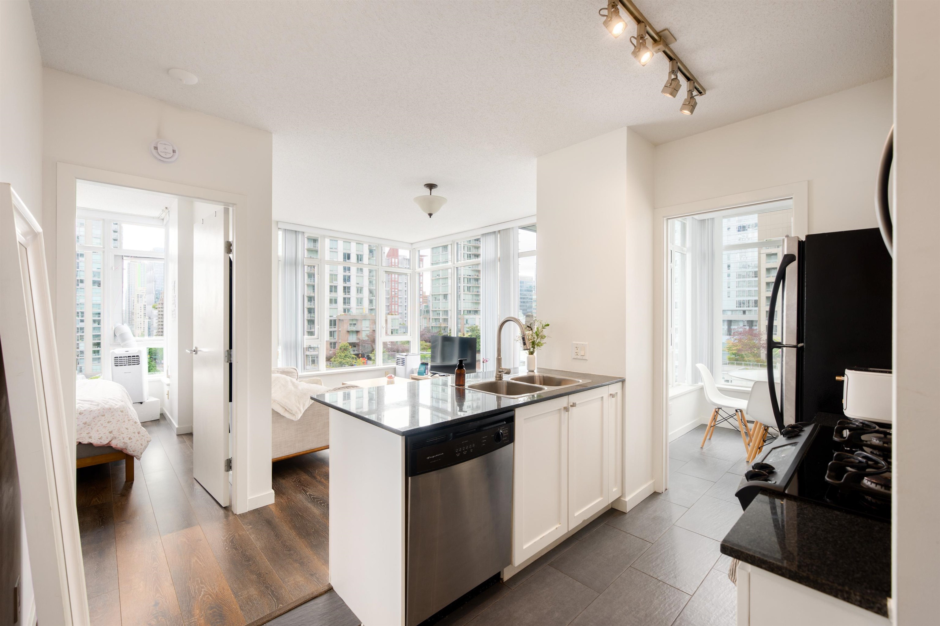 Additional image 6 of 801-480 Robson Street, Vancouver, BC, V6B 1S1