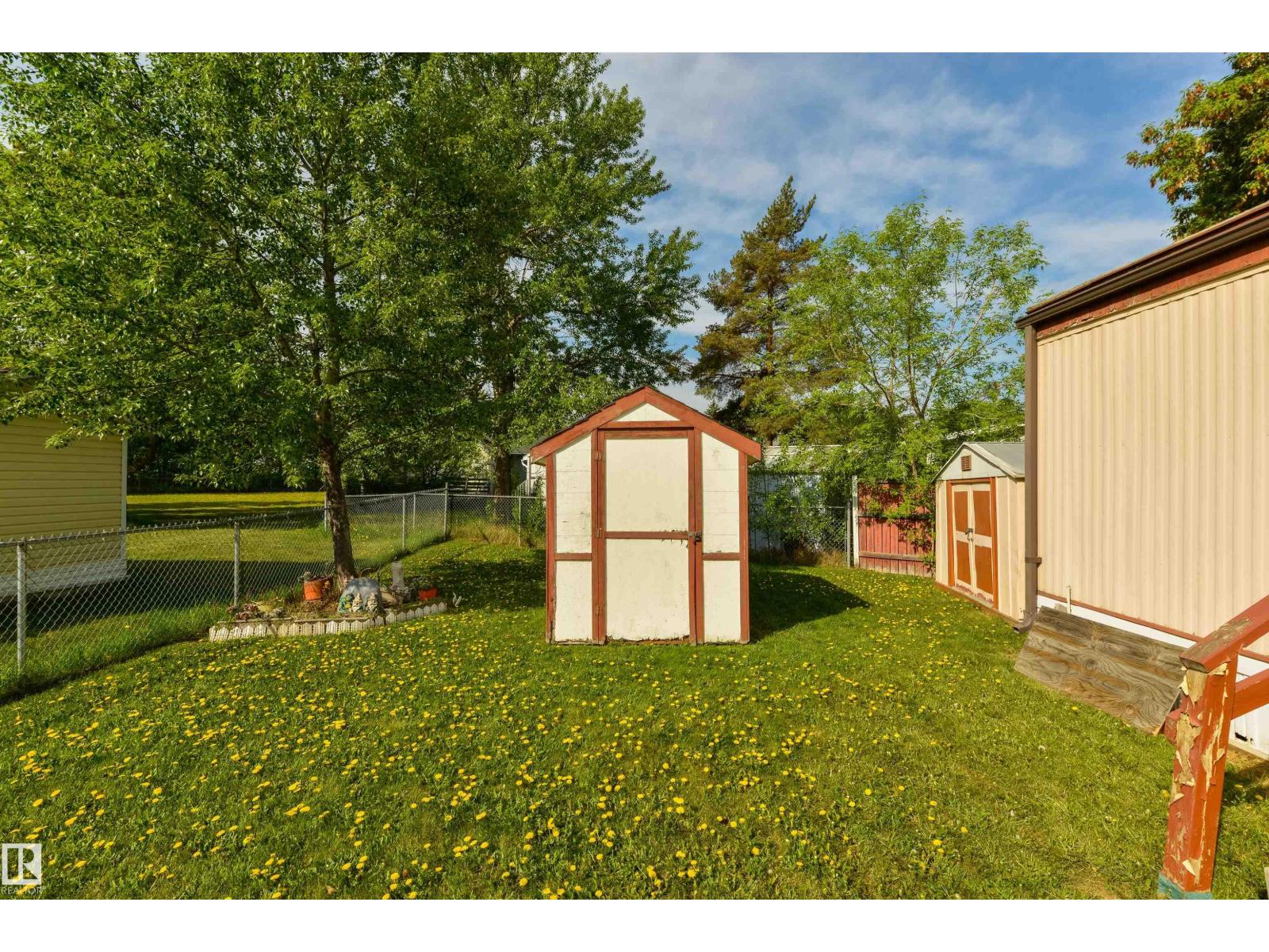 8 Keyhole Crescent NW, Edmonton, AB, T6P1B7 photo 5