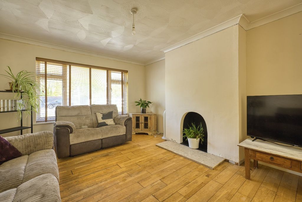 4 bed semi-detached house for saleDumpton Park Drive, Ramsgate CT11 photo 5