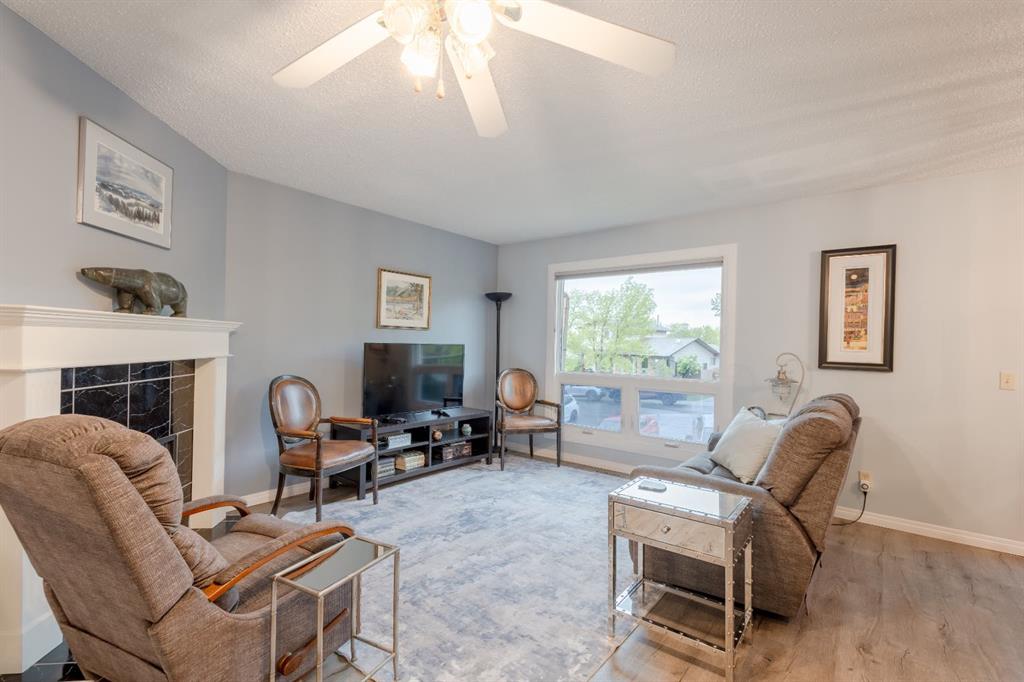 62 Berkley Close NW, Calgary, AB, T3K1B3 photo 4