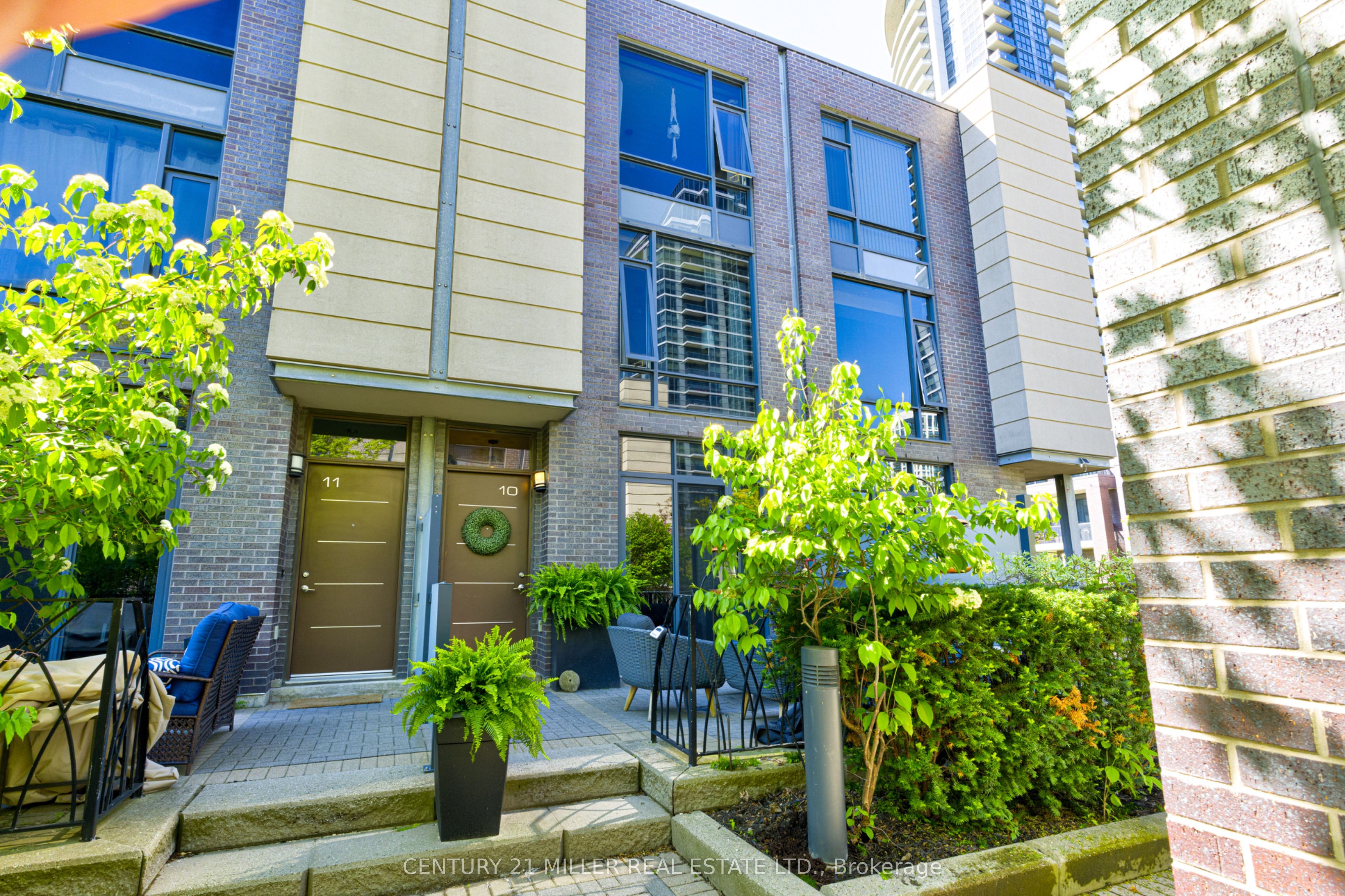 TH10-15 Valhalla Inn Road, Toronto, ON, M9B 0B3 photo 3