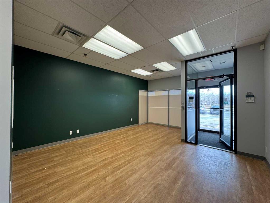 5A-523 Woodpark Boulevard SW, Calgary, AB, T2W 4J3
