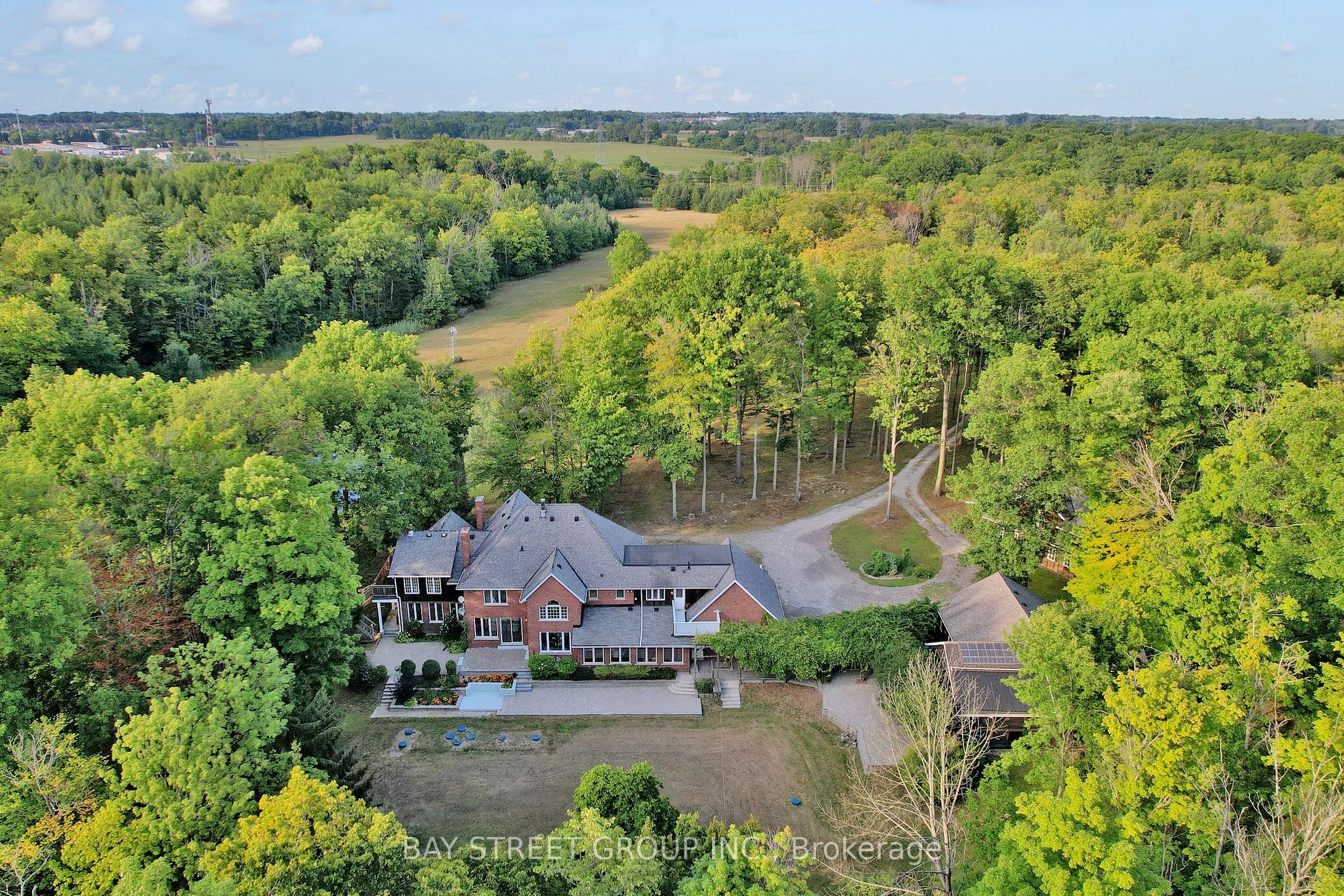 902 Shaver Road, Hamilton, ON, L9G 3K9