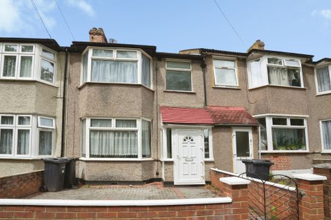 Kenneth Avenue, Ilford IG1
