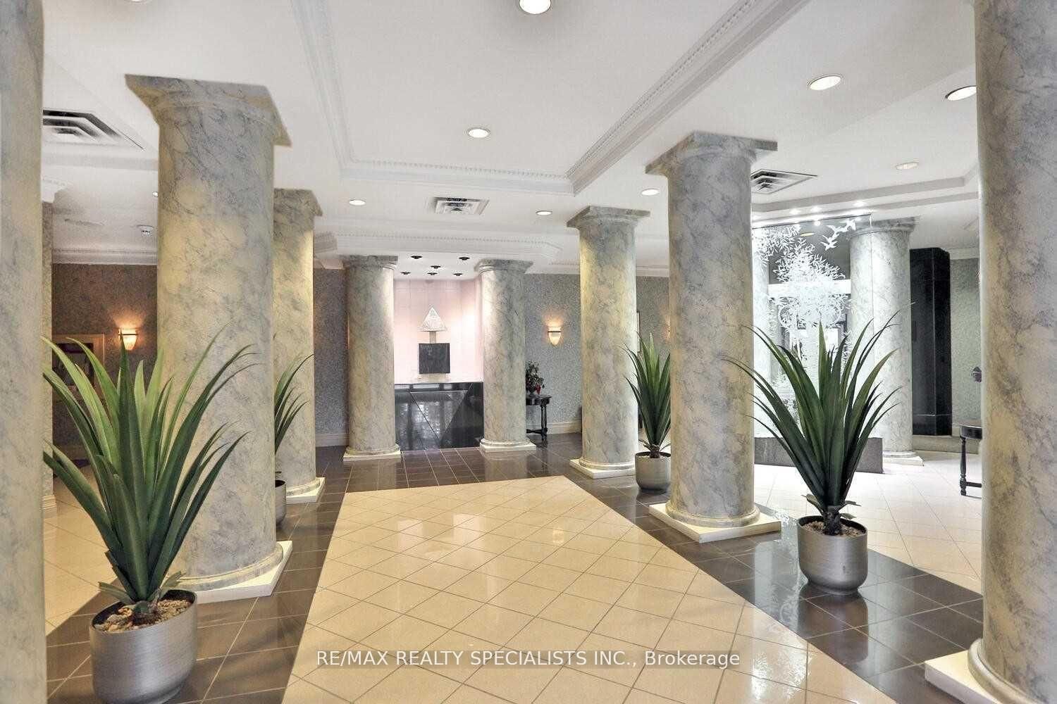 601-45 Kingsbridge Garden Circle, Mississauga, ON, L5R 3K4 photo 2
