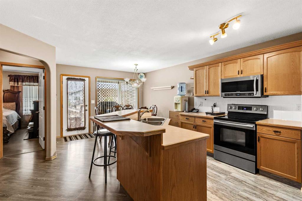 131 Deschner Close, Red Deer, AB, T4R 3C4 photo 5