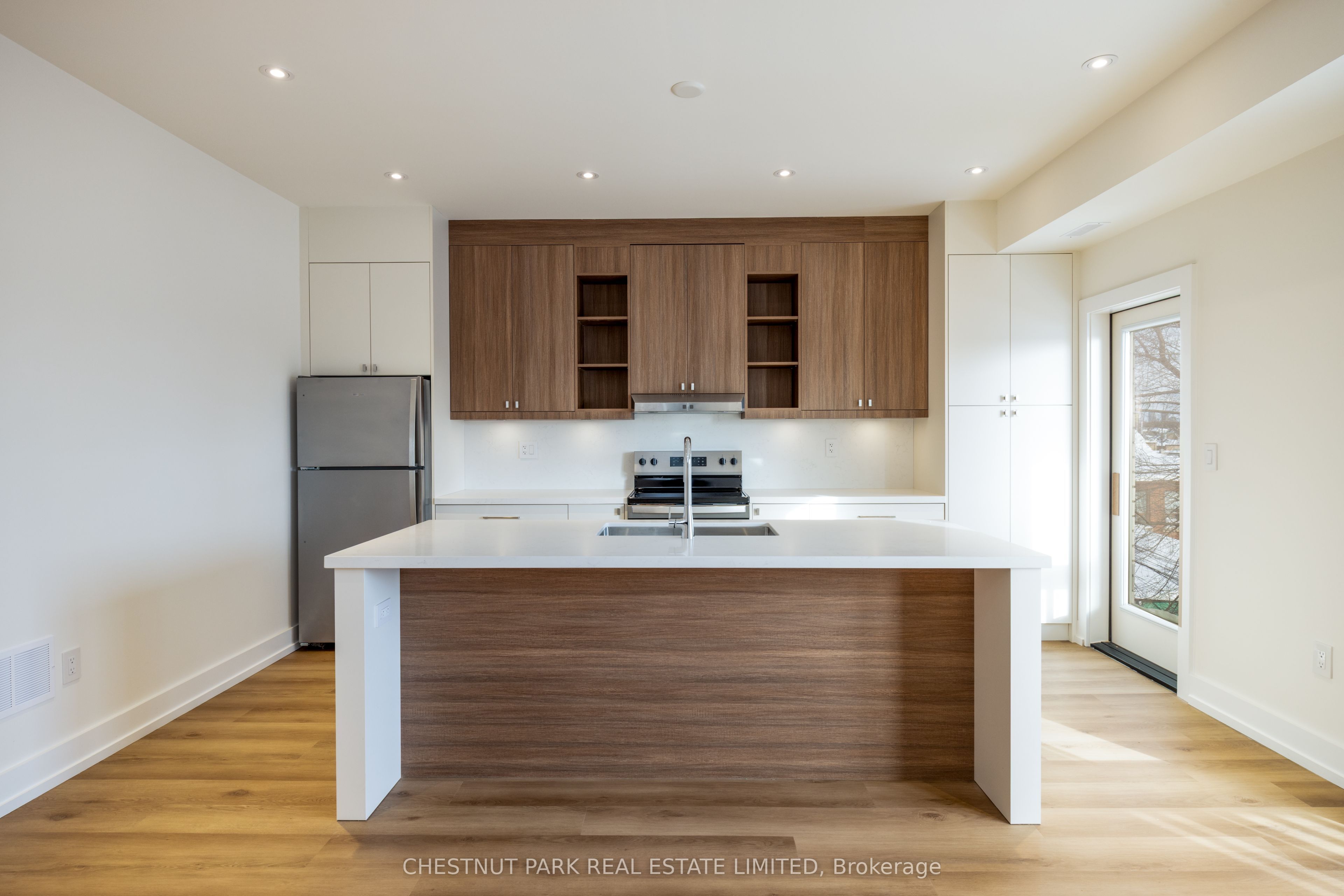 D-29 Hatherley Road, Toronto, ON, M6E 1V8 photo 5