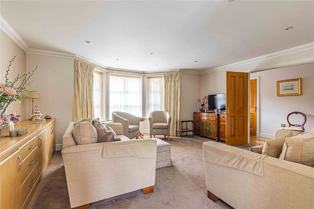 Additional image 16 of 2 bed flat for saleWatling Street, Radlett, Hertfordshire WD7