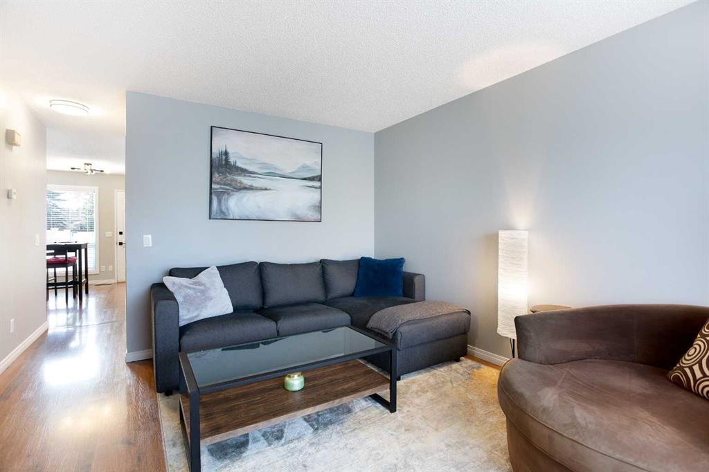 10 Deerfield Green SE, Calgary, AB, T2J7B8 photo 5