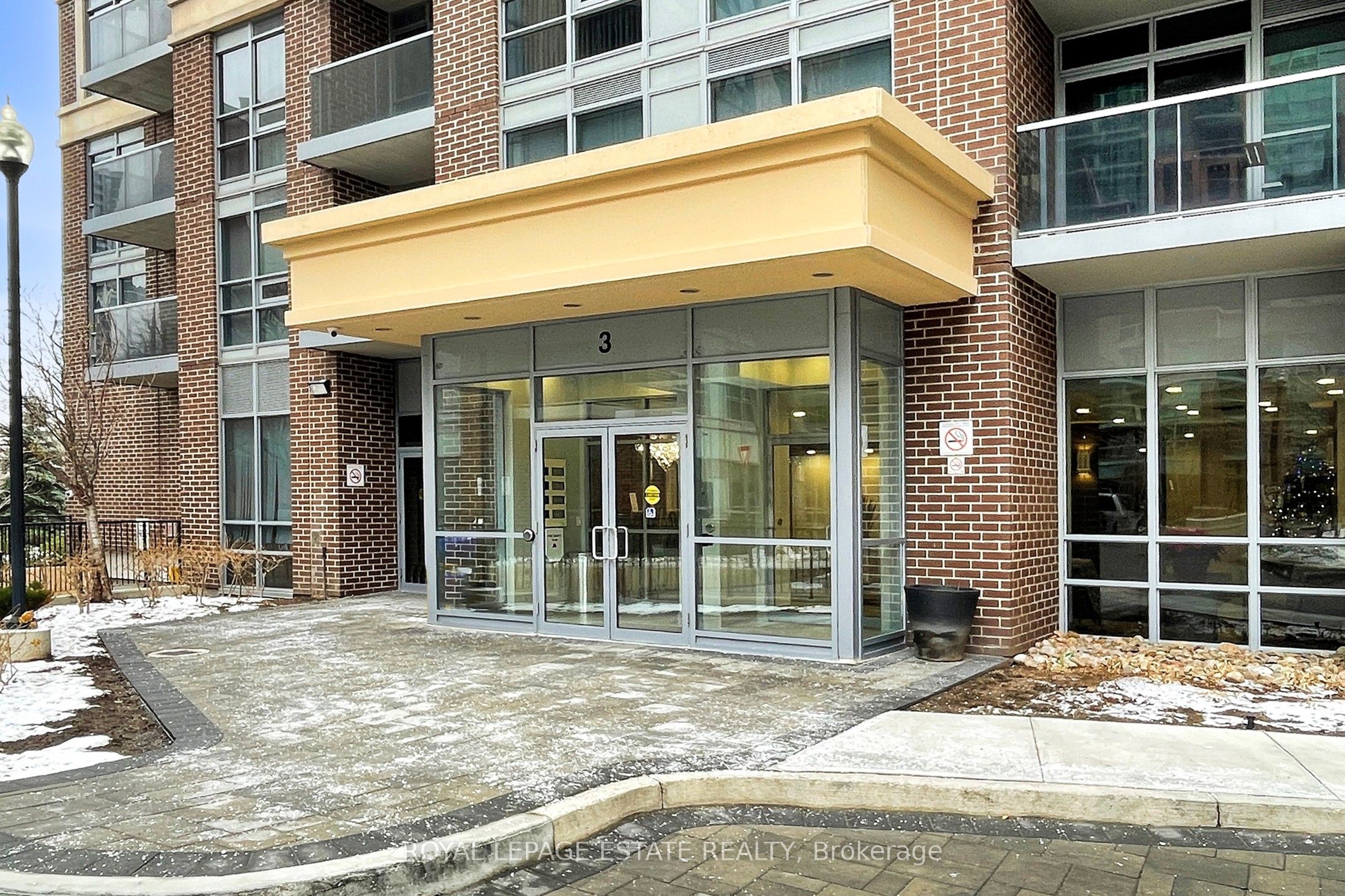 204-3 Michael Power Place, Toronto, ON, M9A 0A2 photo 2