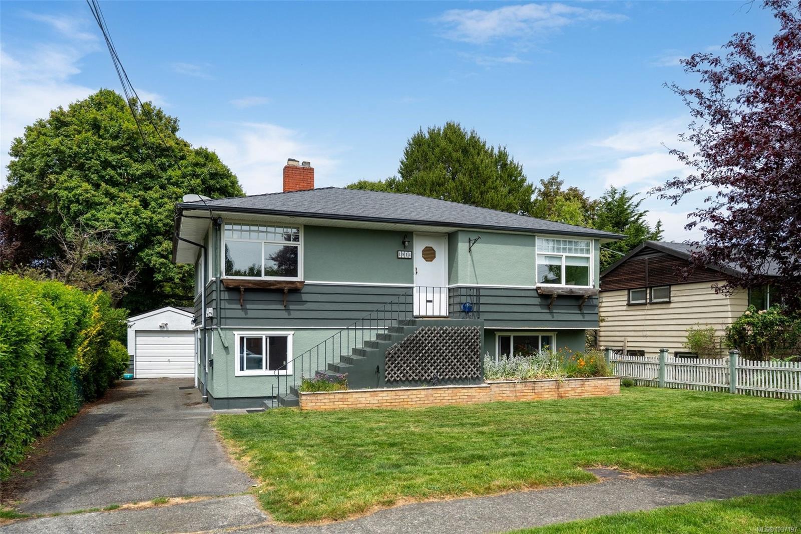 1914 Leighton Road, Victoria, BC, V8R 1N4