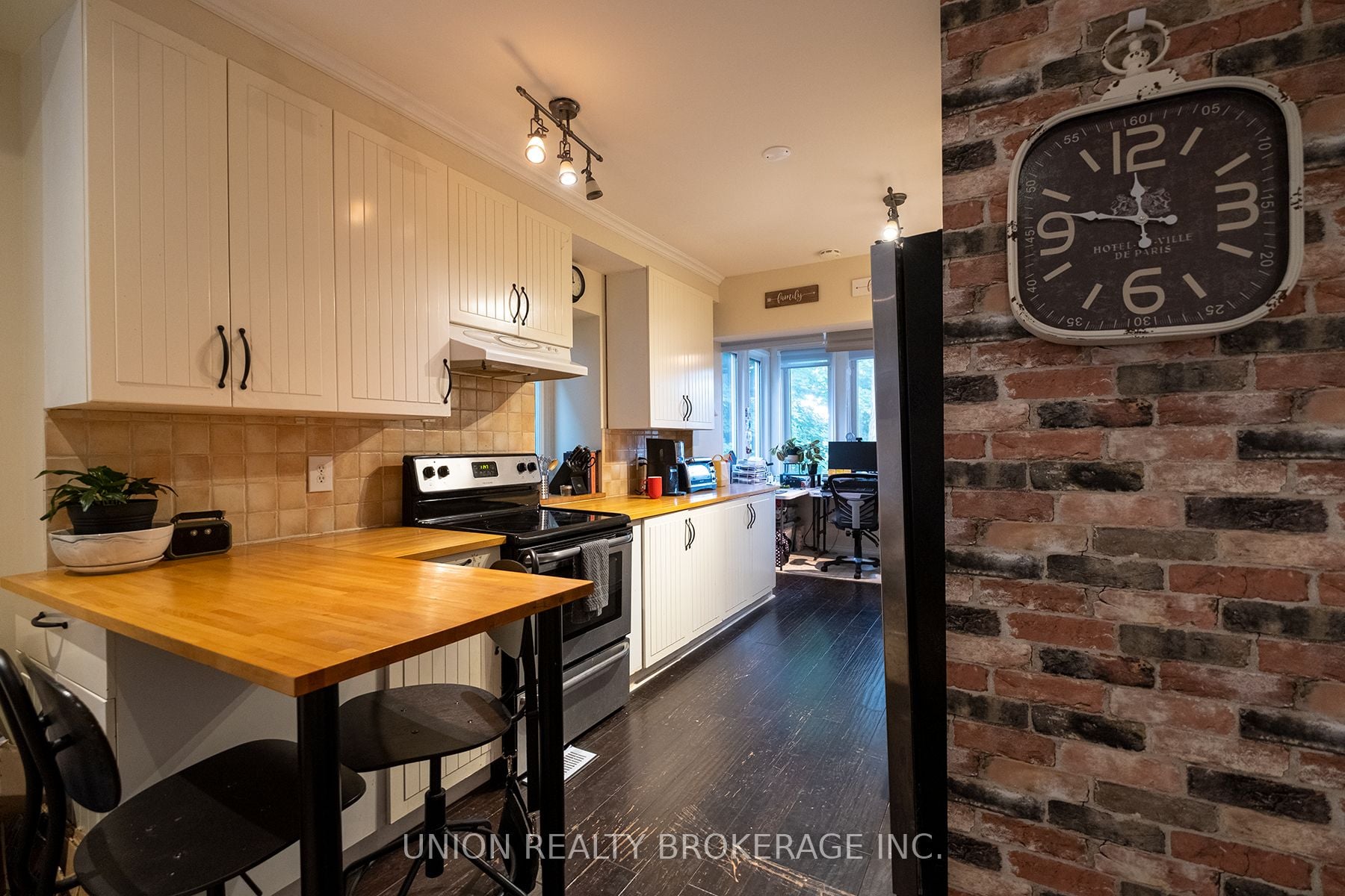 Upper-2471 Queen Street E, Toronto, ON, M4E 1H8 photo 5
