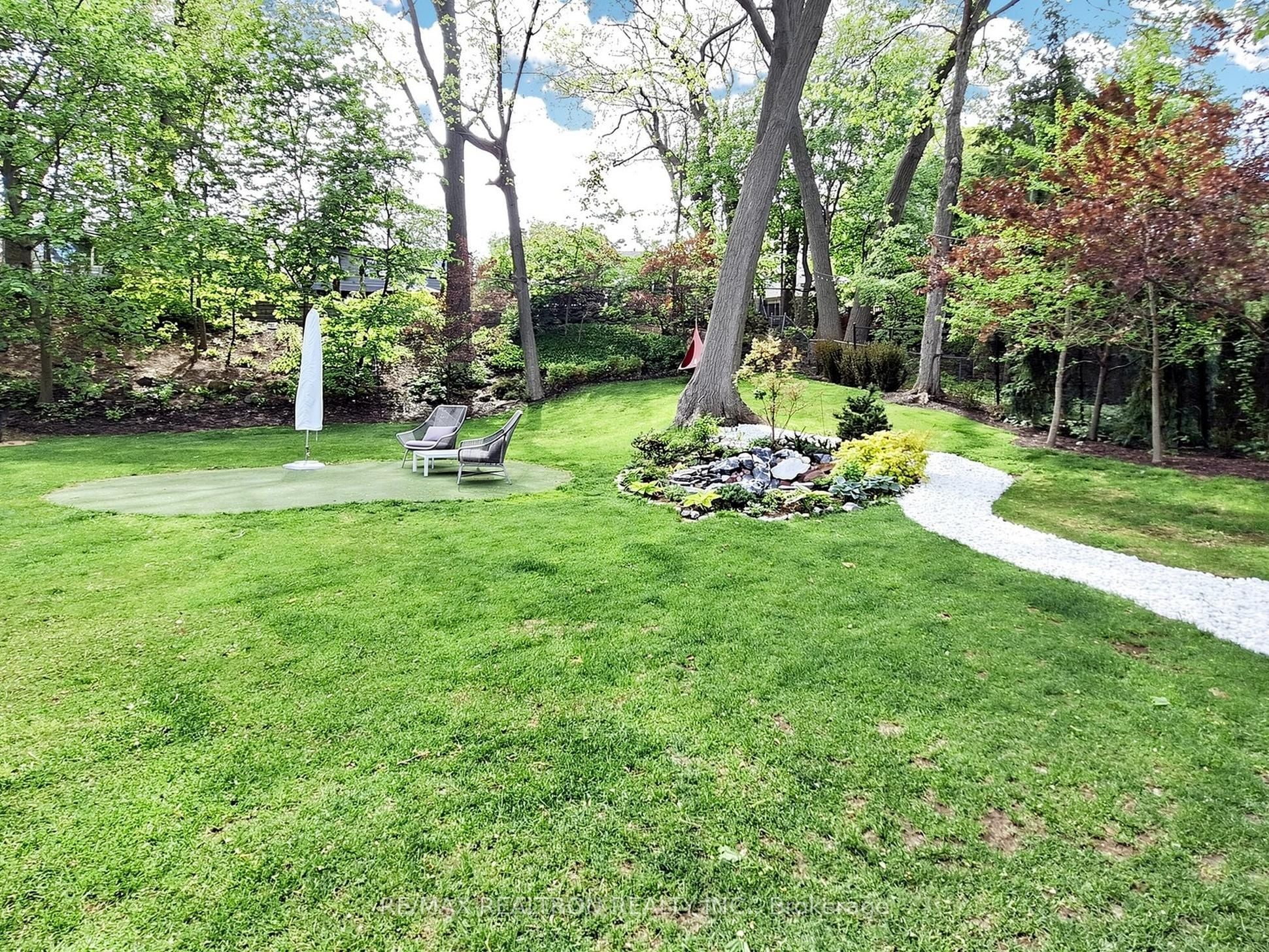8 Breezewood Drive, Toronto, ON, M8Y 2C1 photo 2