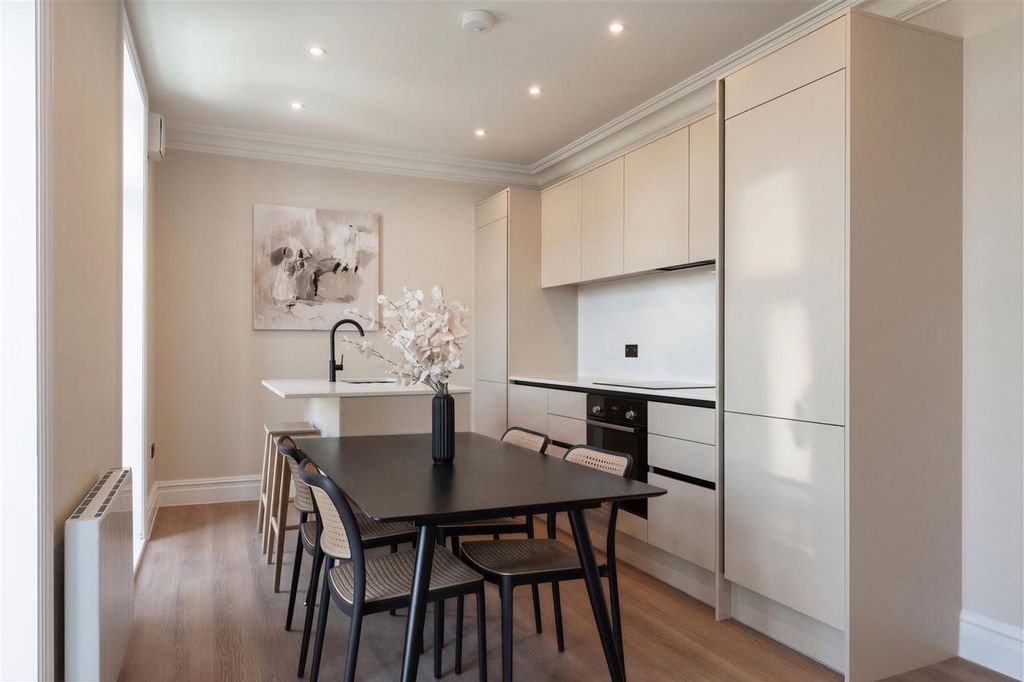 2 bed flat for saleAlbion Place, Ramsgate, Ramsgate CT11 photo 3