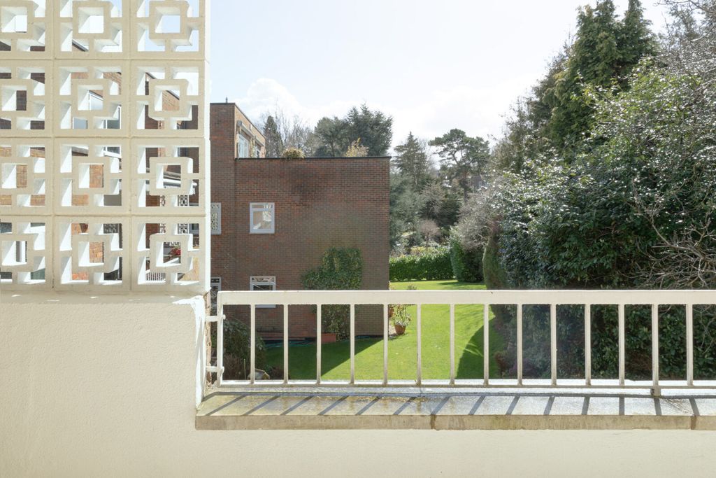 Additional image 9 of 3 bed flat for saleDarnhills, Radlett, Hertfordshire WD7