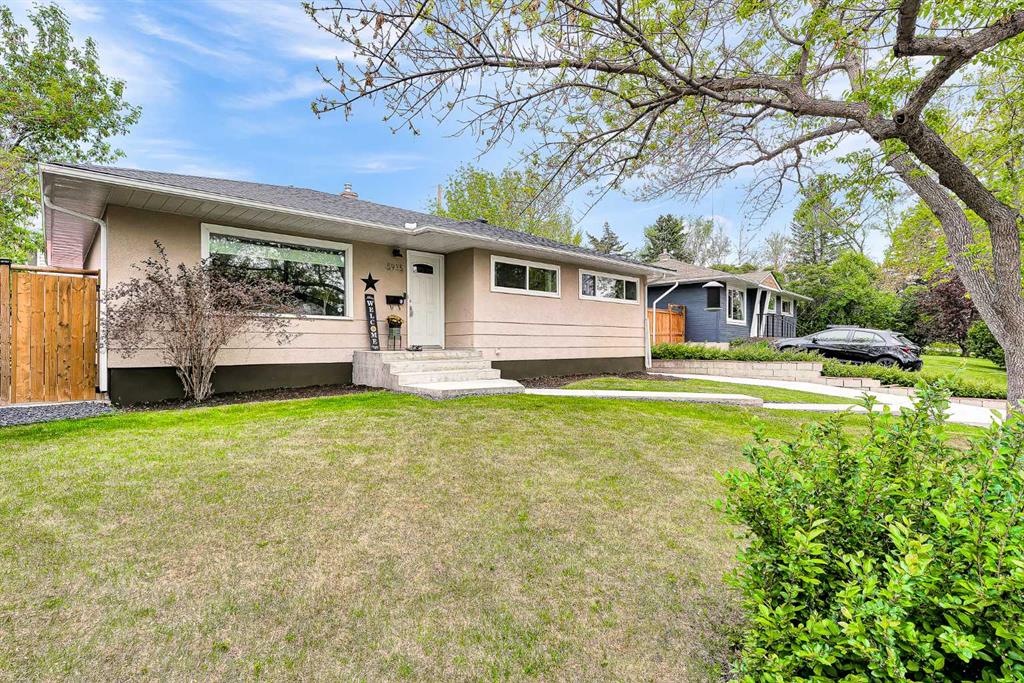 5935 Thornton Road NW, Calgary, AB, T2K 3C3 photo 2