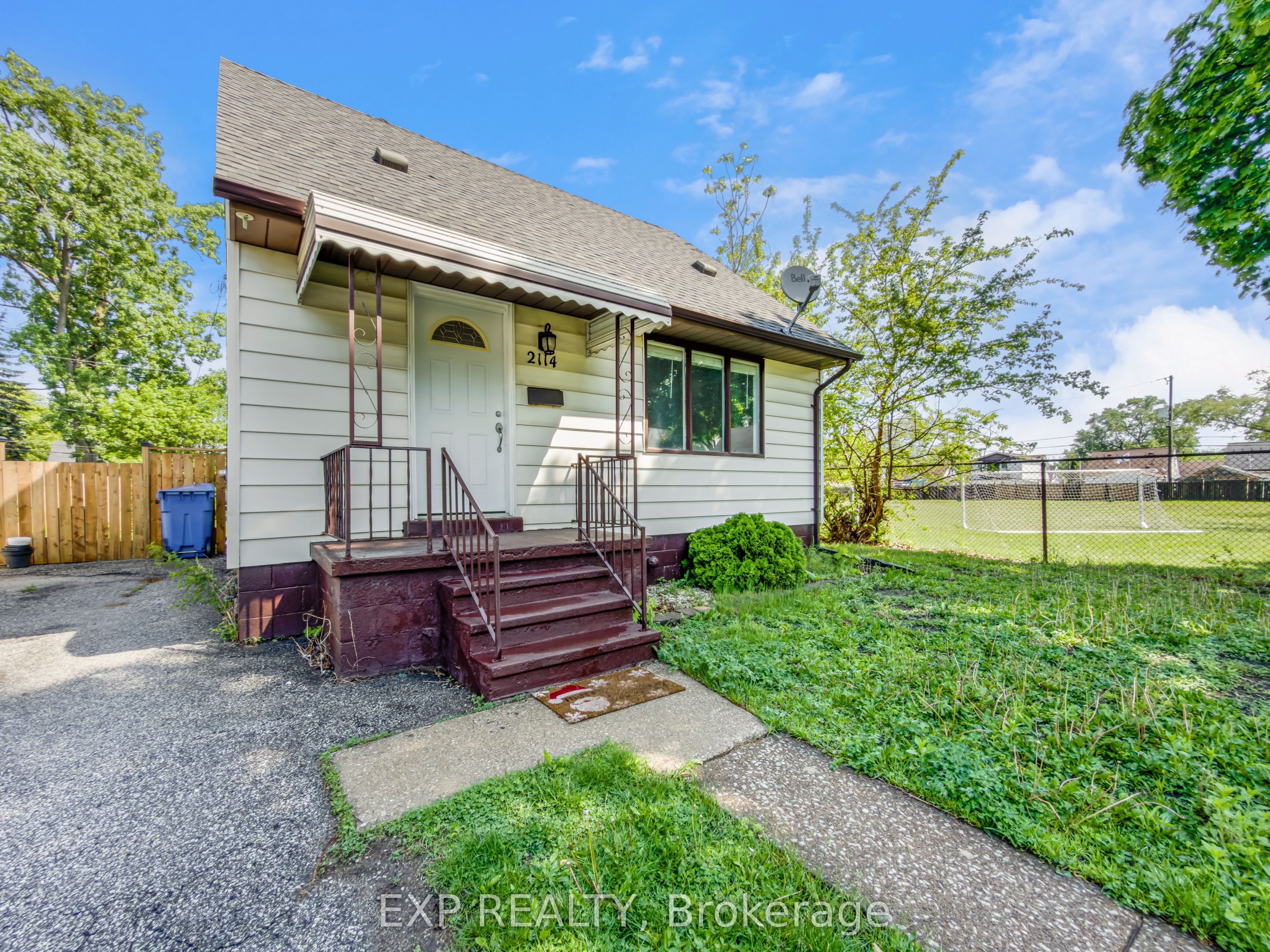 2114 Girardot Street, Windsor, ON, N9B 1R2