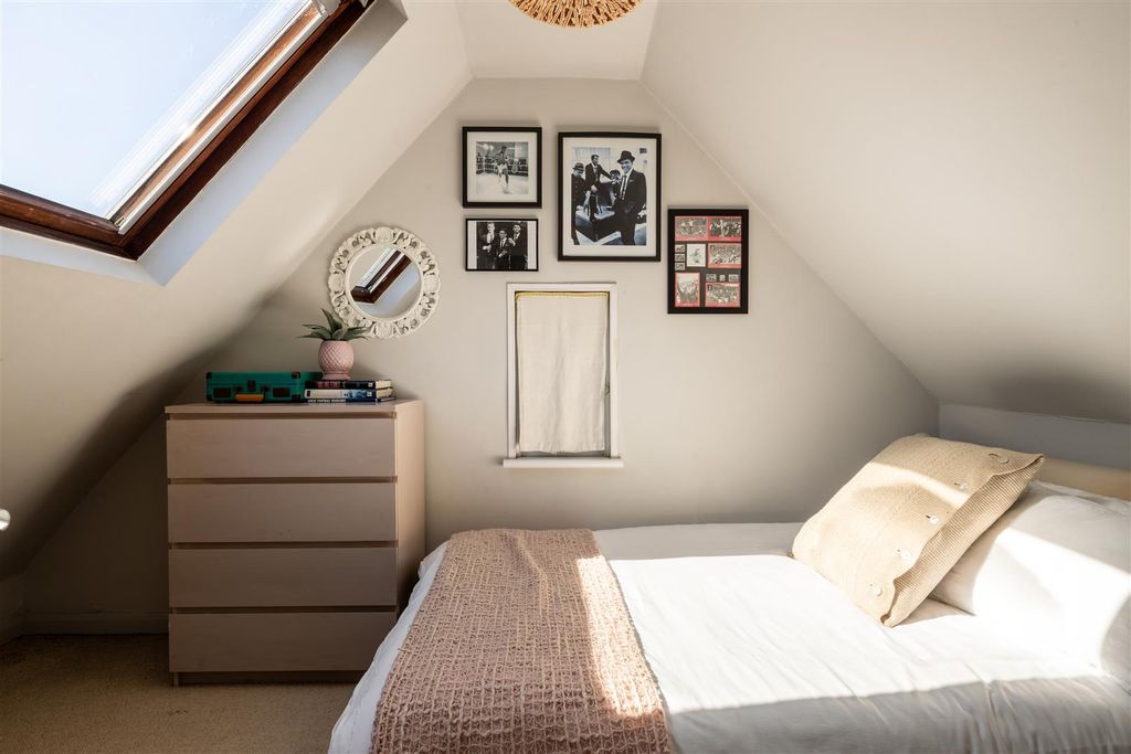 Additional image 26 of 4 bed semi-detached house for saleEarlswood Road, Redhill RH1