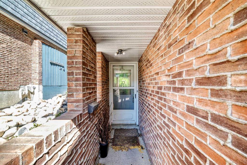 400 Brae Glen Crescent SW, Calgary, AB, T2W 1B6 photo 4