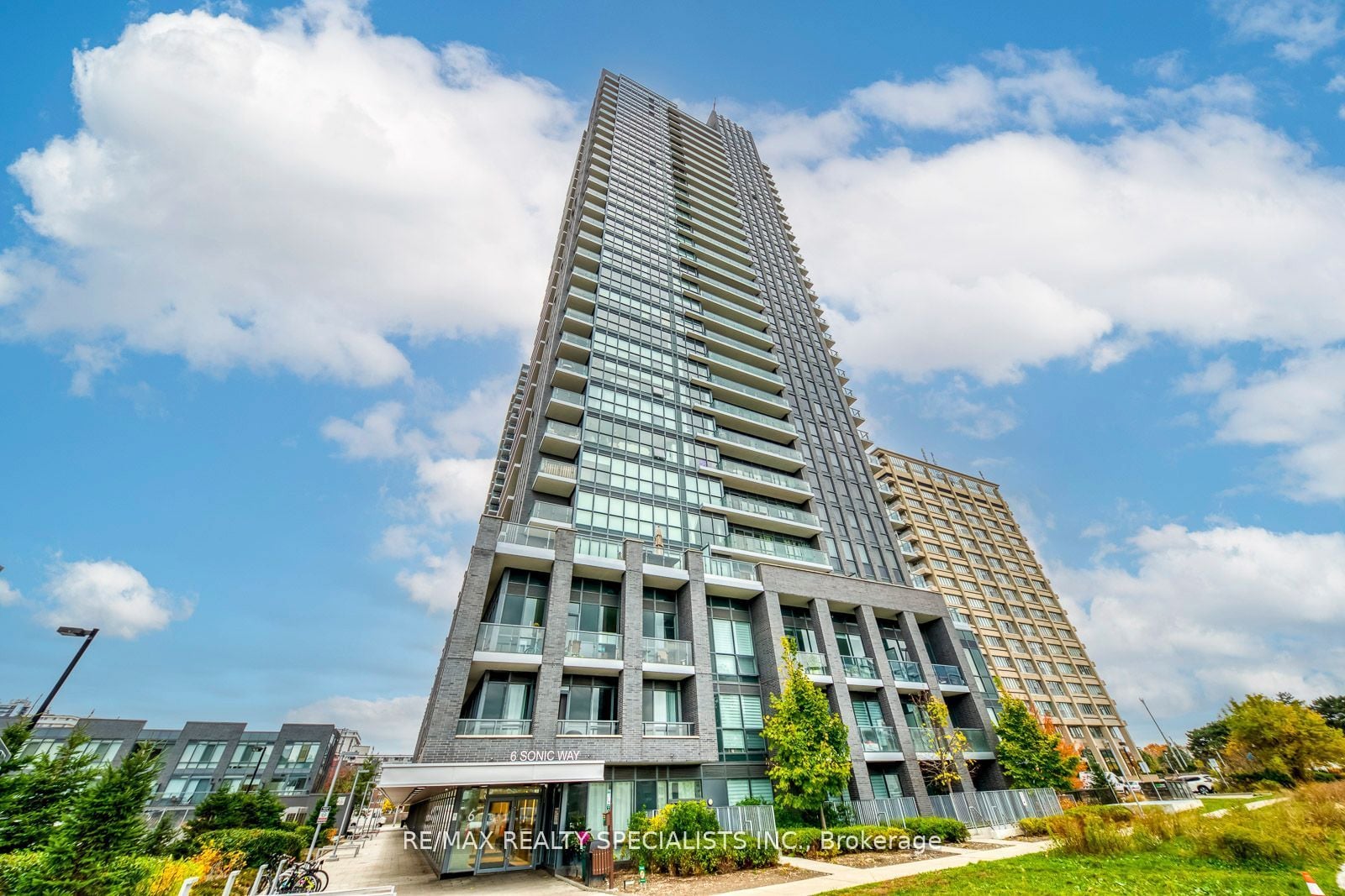 2801-6 Sonic Way, Toronto, ON, M3C 0P1