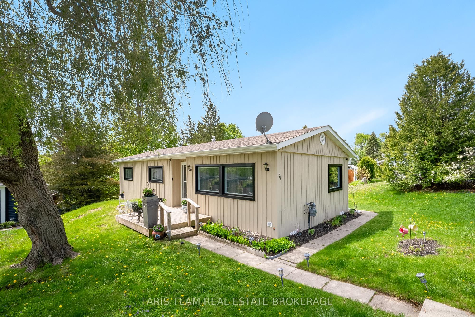 21 Hawthorne Drive, Innisfil, ON, L9S 1P7