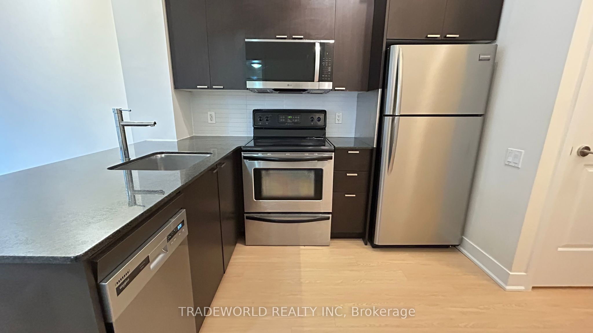 301-23 Sheppard Avenue E, Toronto, ON, M2N 0C8 photo 3