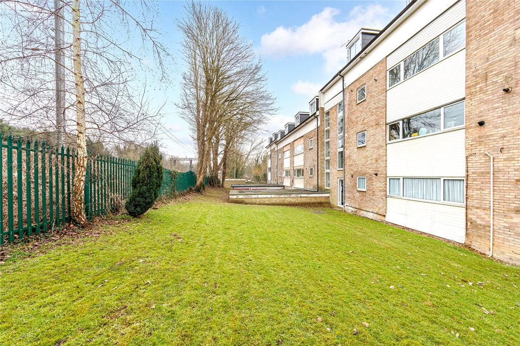 Additional image 14 of 2 bed flat for saleBrook Court, Watling Street, Radlett, Hertfordshire WD7