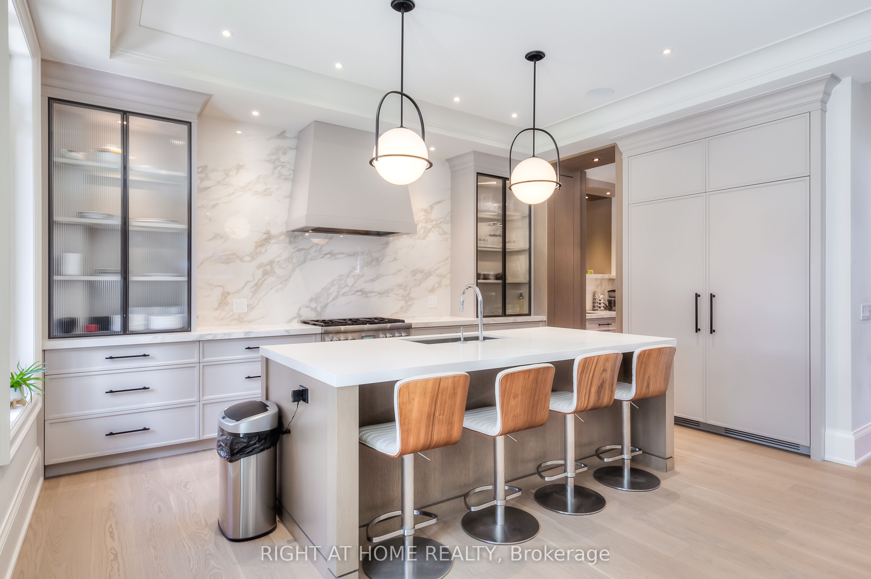 Additional image 2 of 124 Shaver Avenue N, Toronto, ON, M9B 4N8